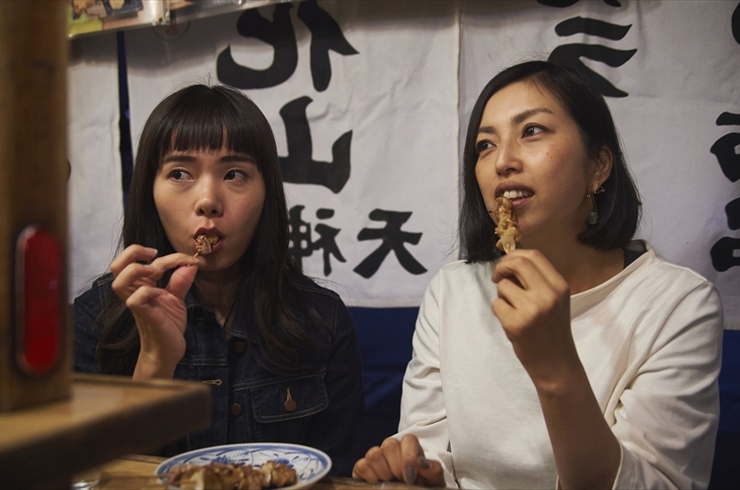 女性二人