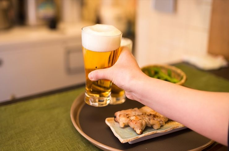 ジョッキ持ってる